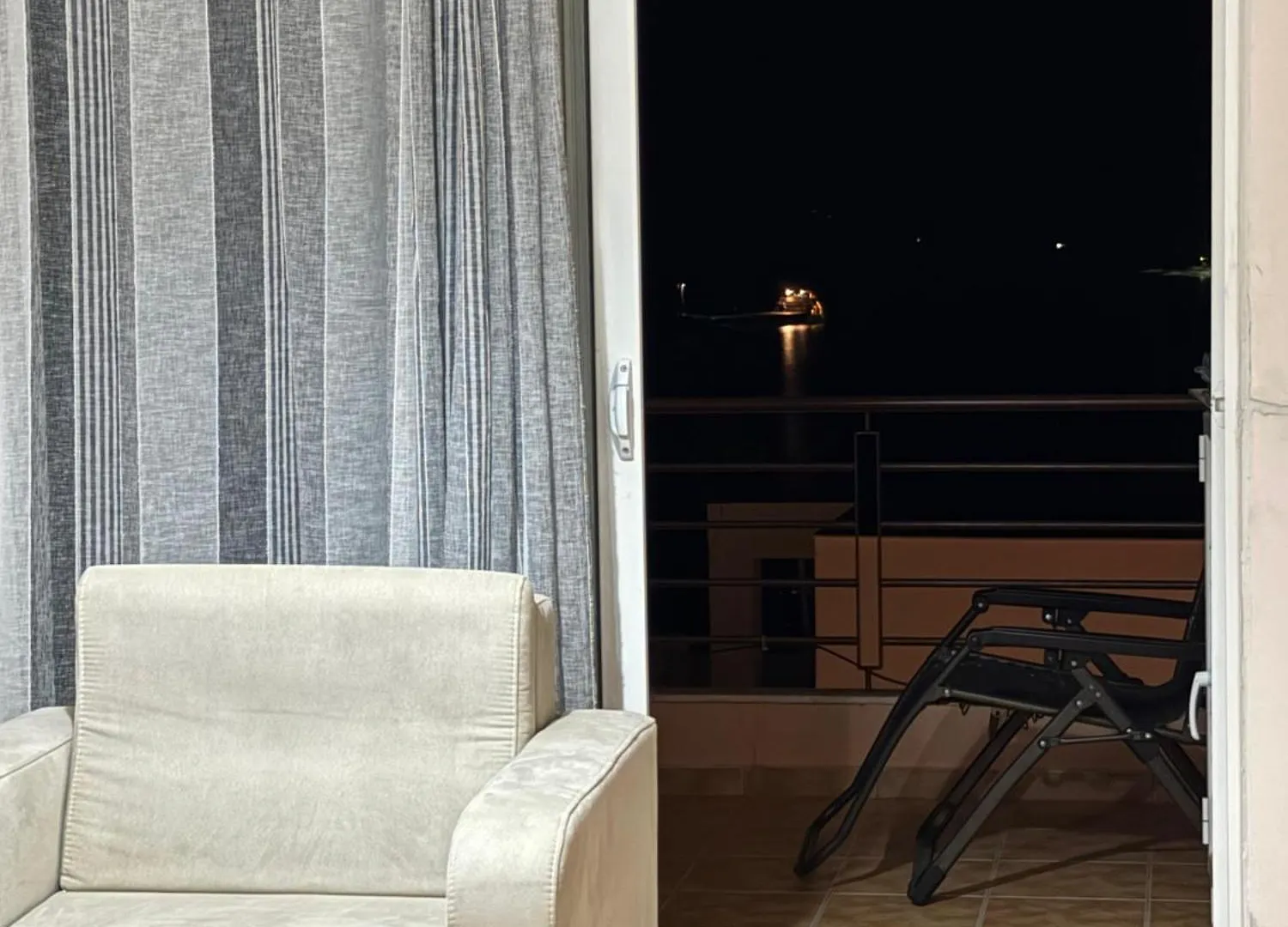 Apartment Jon Sarandë 0*,